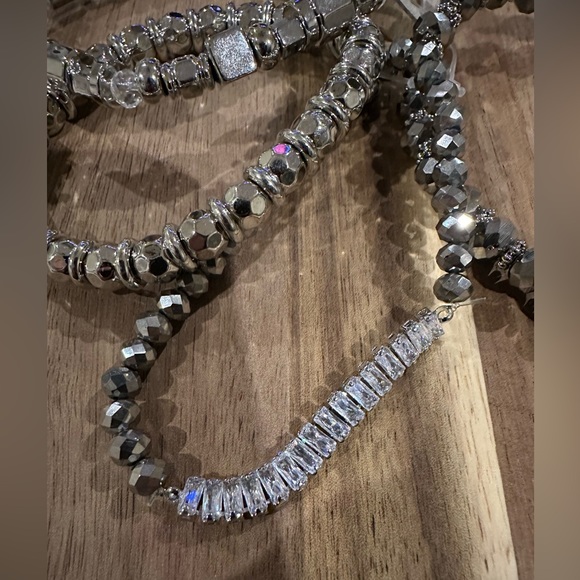 NWT Garden Party Set of Four Stretch Bracelet Stack in Silver and Gray Tone. - Picture 5 of 8